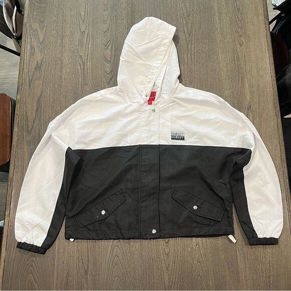 NWOT Guess Black White Colorblock Cropped Windbreaker Raincoat Size M - Picture 1 of 10